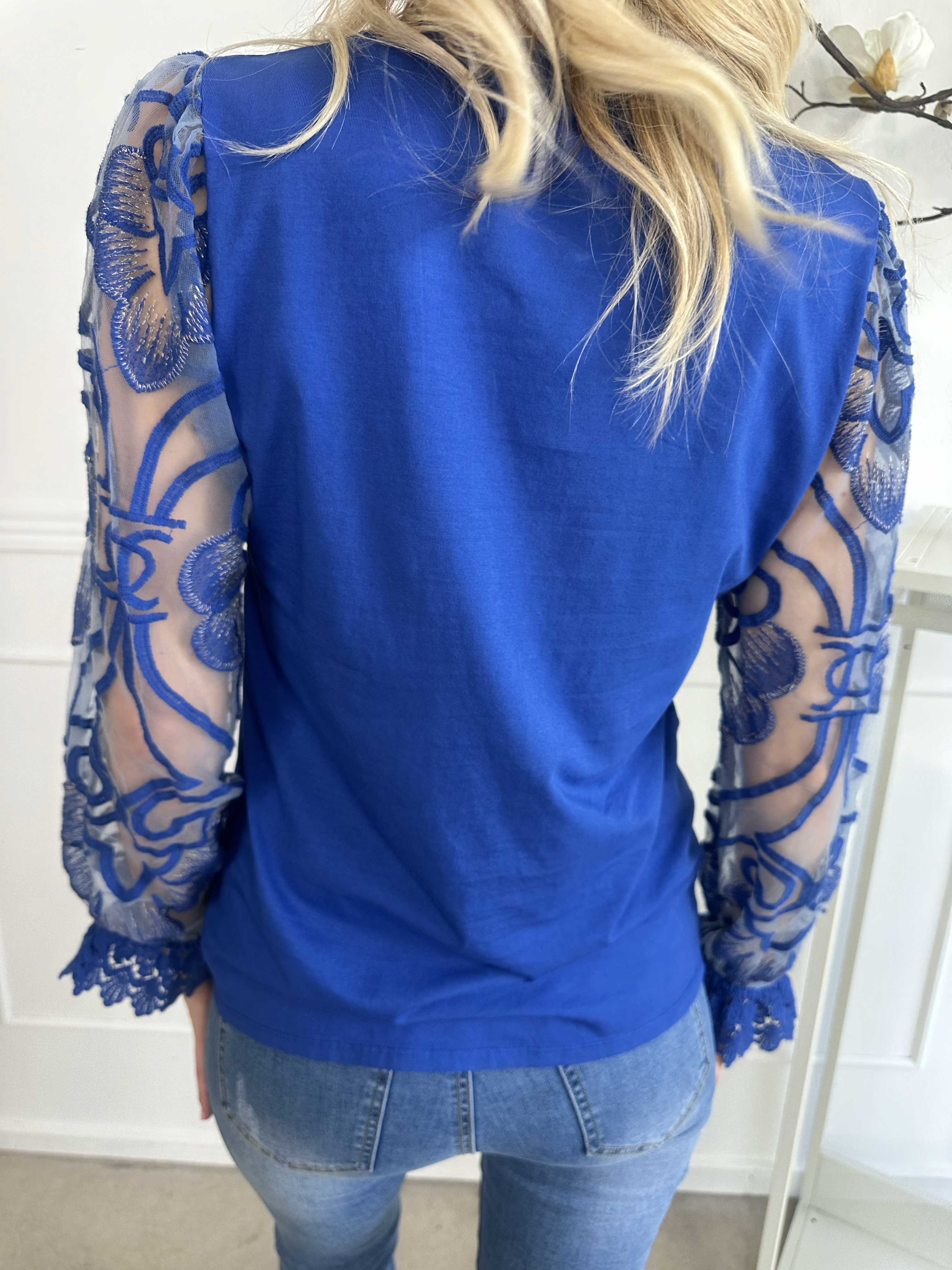 Nadine L/S - Söt blus med spetsärmar